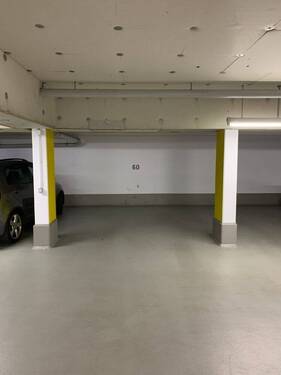 extra breite Tiefgaragenstellplatz - 