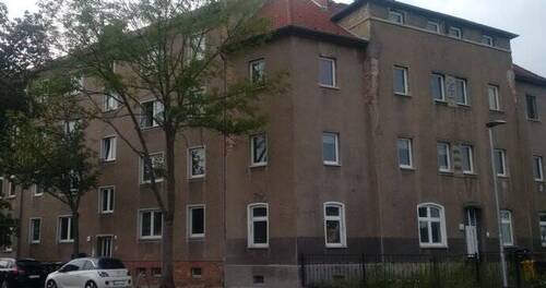 Bild 1 - Gebäudekomplex aus 4 Mehrfamilienhäusern und Garagenhof