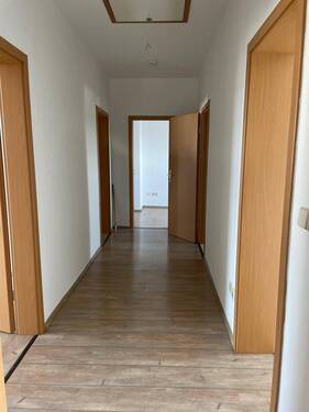 01 Flur - 3 Zimmer Etagenwohnung zur Miete in Plauen