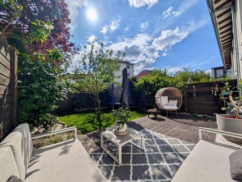 Bild 1 - Viel Platz für die Familie: 6 Zimmer, 2 Luxus-Bäder, moderner Gartenbereich