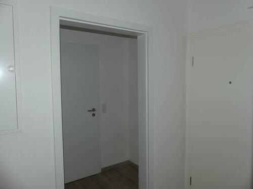 Abstellbereich vor dem Bad - 