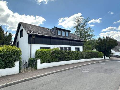 Straßenansicht - 1 Zimmer Einfamilienhaus zum Kaufen in Lüdenscheid