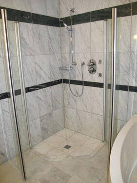 Dusche im Hauptbad - 