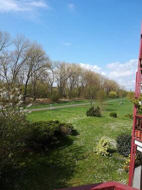 Blick auf den Uferweg - Etagenwohnung mit 118,00 m&sup2; in Dörnigheim zum Kaufen