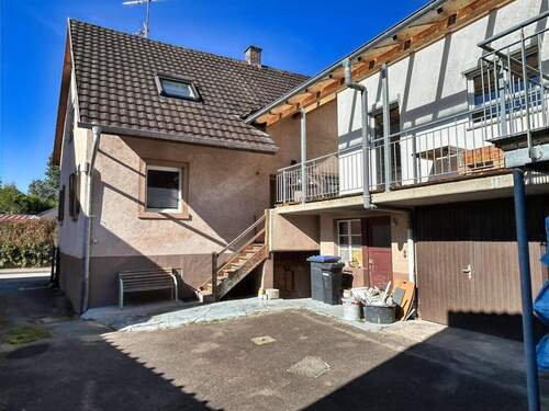 Rückseite Hauptwohnhaus - 5 Zimmer Mehrfamilienhaus, Wohnhaus zum Kaufen in Herbolzheim