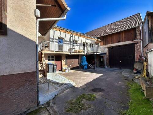 Innenhof - 5 Zimmer Mehrfamilienhaus, Wohnhaus in Herbolzheim