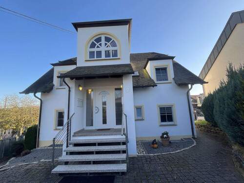 Eingang/Haustür - 5 Zimmer Etagenwohnung in Trier