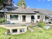 Bild 1 - Haus mit Ausbaupotential über 3 Etagen und großem Grundstück in toller Lage