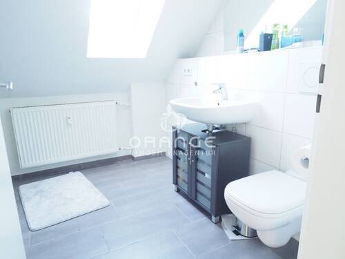 Badezimmer - Etagenwohnung mit 74,00 m² in Holzheim zum Kaufen