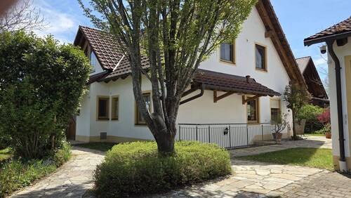 Zufahrt.jpg - anspruchsvolles und geräumiges EFH mit mediterranen Flair und Fernblick ins Abenstal