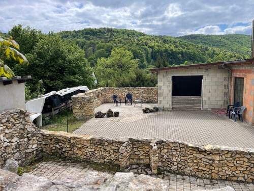 Hofbereich und kleine Terrasse - 