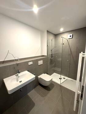 Ruft_WZ-EZ_Bad.jpg - Etagenwohnung mit 68,00 m&sup2; in Kitzingen zur Miete