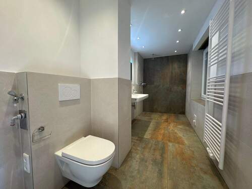 modernes Badezimmer - 