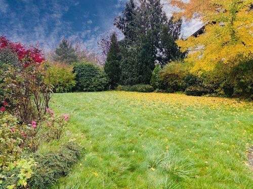 großer Garten - 8 Zimmer Mehrfamilienhaus, Wohnhaus zum Kaufen in Singen