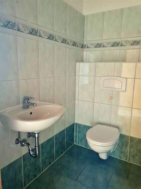 Gäste-WC - 4 Zimmer Etagenwohnung in Chemnitz