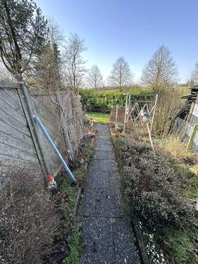Weg zum Garten - 