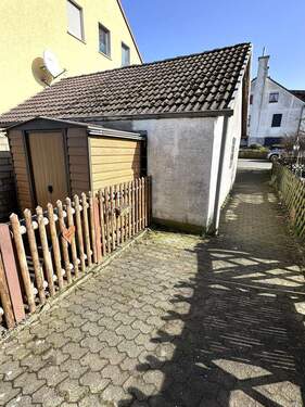 Weg zum Haus + Garage - Mehrfamilienhaus, Wohnhaus mit 223,00 m&sup2; in Breckerfeld zum Kaufen