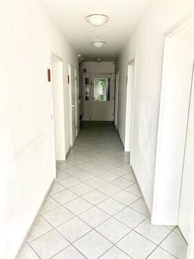 Flur - Büro in Adelsdorf zur Miete