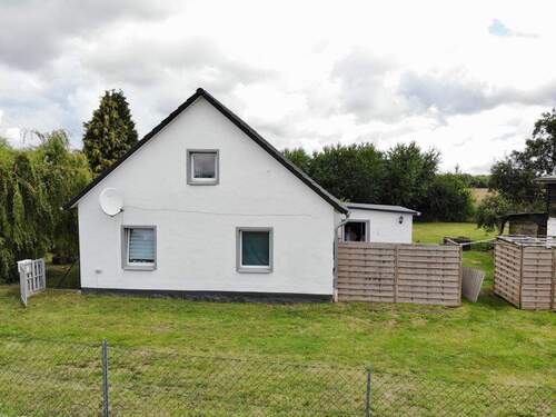 Ansicht auf Hofeinfahrt - Einfamilienhaus mit 80,80 m&sup2; in Stolpe / Dersewitz zum Kaufen