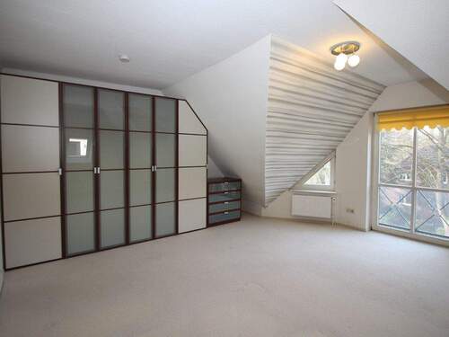 Großzügiges Schlafzimmer - 