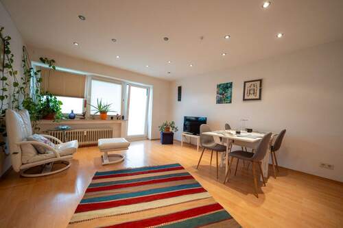 Wohnzimmer - 4 Zimmer Etagenwohnung zum Kaufen in Übach-Palenberg