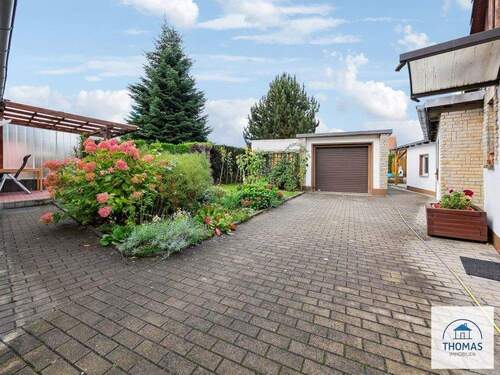 Hof samt Garage - Doppelhaushälfte mit 104,70 m&sup2; in Dresden zur Miete