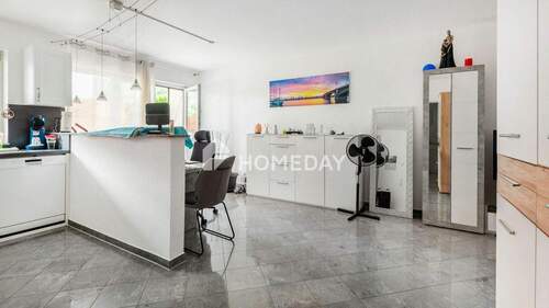 Wohnzimmer 1-1 - Wohnen im Grünen: Charmante 2-Zimmer-Gartenwohnung mit Südterrasse in begehrter Lage von Wiesbaden