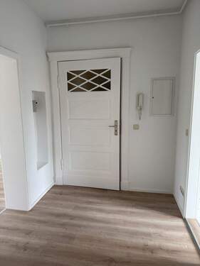 Eingangsbereich Flur - 3 Zimmer Etagenwohnung zur Miete in Frankfurt (Oder)