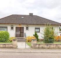 MG - Merzalben: Einfamilienhaus mit Indoor Pool, Garten und Garage