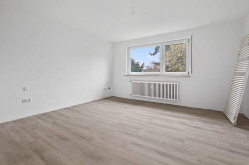 Zimmer 1 - 3 Zimmer Etagenwohnung zur Miete in Karlsruhe/ Neureut