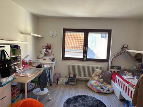 Kind 1 (Büro/Gast) - 