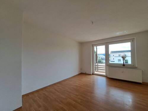 Wohnzimmer (2).jpg - Etagenwohnung mit 60,00 m² in Thalheim/Erzgebirge zur Miete