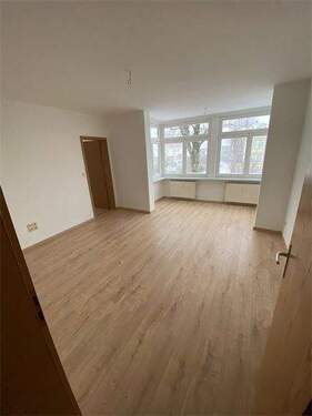 Wohnzimmer - 2 Zimmer Etagenwohnung in Friedrichroda