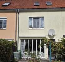 Gepflegtes Reihenhaus mit Garten und Garage in Apolda