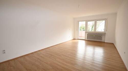 Wohnzimmer... - 3 Zimmer Etagenwohnung zur Miete in Neumarkt in der Oberpfalz