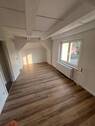 Zimmer - Sanierte individuelle DG-Wohnung im ZFH zu vermieten!