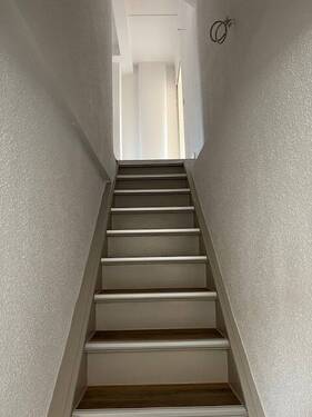 Treppe ins DG - 3 Zimmer Etagenwohnung zur Miete in Trebbin