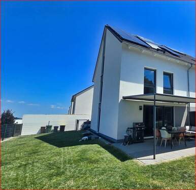 Hausansicht und Garten - 