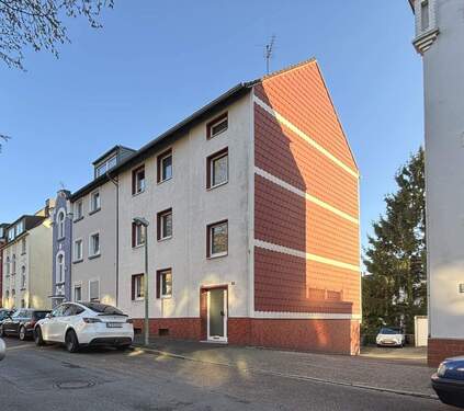 Außenansicht Seite - Attraktives, gepflegtes Mehrfamilienhaus in gefragter Wohnlage in Essen-Bergerhausen
