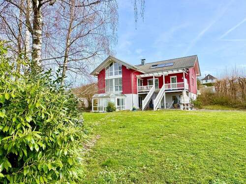 Hausansicht mit Grundstück - 9 Zimmer Einfamilienhaus zum Kaufen in Kandern