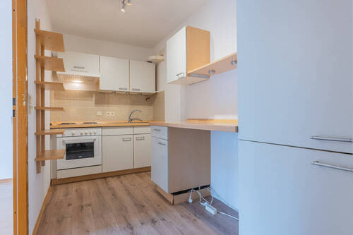 Küche mit EBK (2) - 2 Zimmer Etagenwohnung in Passau