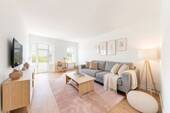Einrichtungsbeispiel Wohnzimmer - Modern und Kernsaniert: 2-Zimmer-Wohnung zentral in Oranienburg mit Einbauküche