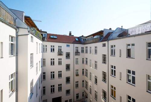 Mittelhausblick gen Vorderhaus - Moderne 2-Zimmer-Wohnung in Top-Lage Kreuzberg - Schlesische Straße
