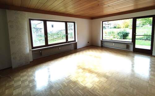 Großes Wohnzimmer - 4 Zimmer Etagenwohnung in Margetshöchheim