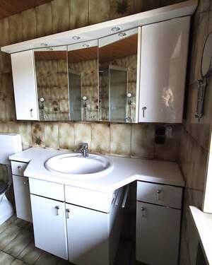 Mit Badmöbeln - 
