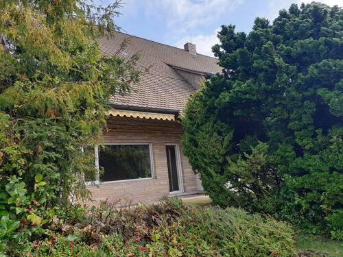 Blick vom Garten auf die Terrasse - 