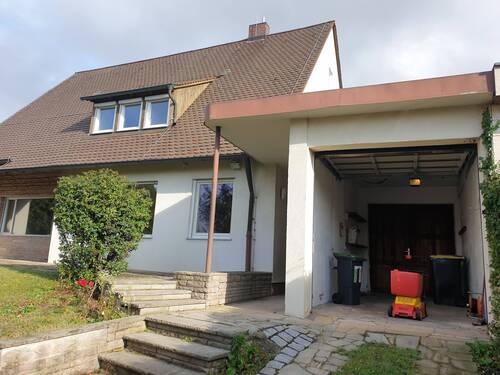 Zugang Garage von vorn - Einfamilienhaus mit 181,00 m² in Nürnberg zum Kaufen