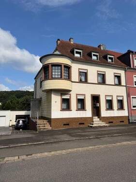 Strassenansicht - Haus in St. Ingbert - 169.000,00&nbsp;EUR Kaufpreis, ca.&nbsp; 190,00&nbsp;m&sup2;&nbsp;Wohnfl&auml;che