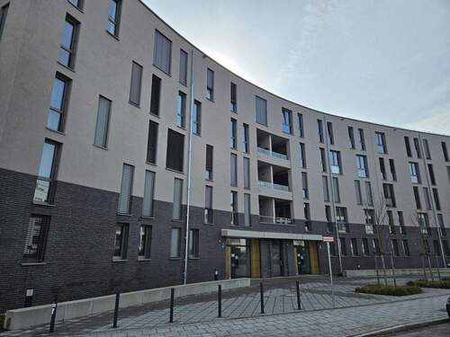 Blick auf Wohnanlage - 3 Zimmer Etagenwohnung in München