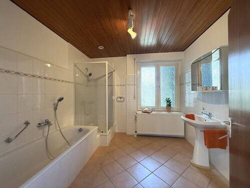 Badezimmer - Etagenwohnung mit 64,00 m² in Bad Salzuflen zur Miete